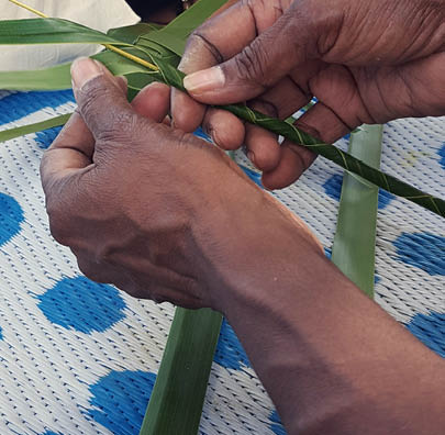 NAIDOCworkshop MonicaKapeen Weaving 2019 405x396